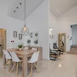 Luxury W Shared Pool 3 Balconies And Terrace * Омиш