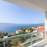 Апартаменты Luxury W Shared Pool 3 Balconies And Terrace Омиш