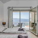 Апартаменты Luxury W Shared Pool 3 Balconies And Terrace Омиш