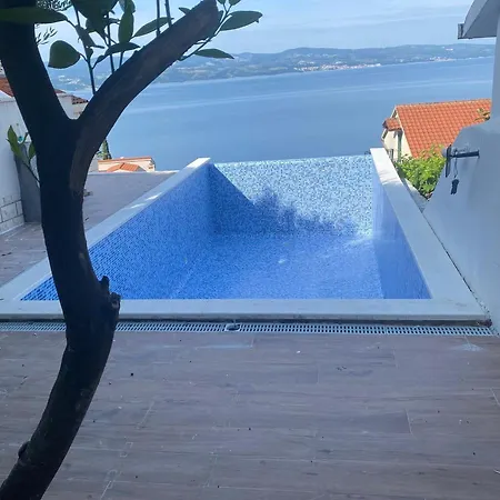 Luxury W Shared Pool 3 Balconies And Terrace Omiš