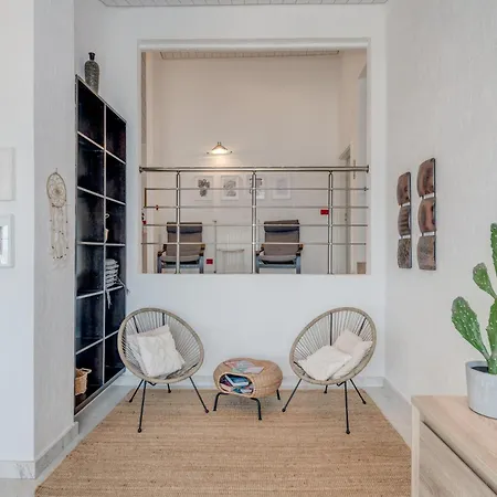 Luxury W Pool 3 Balconies Terrace & Sea View Apartment