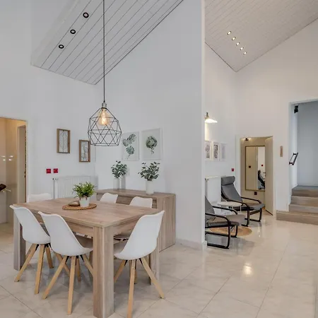 Luxury W Shared Pool 3 Balconies And Terrace * Omiš