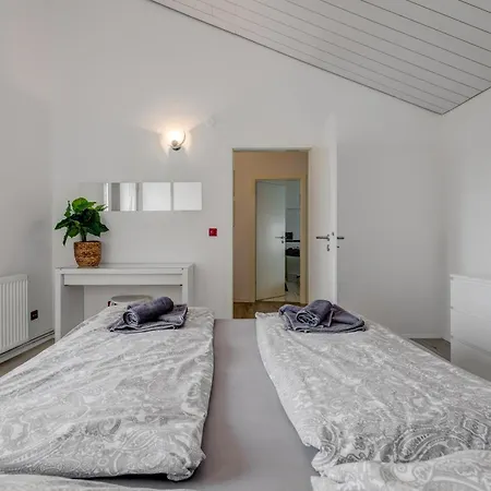 Luxury W Shared Pool 3 Balconies And Terrace * Omiš