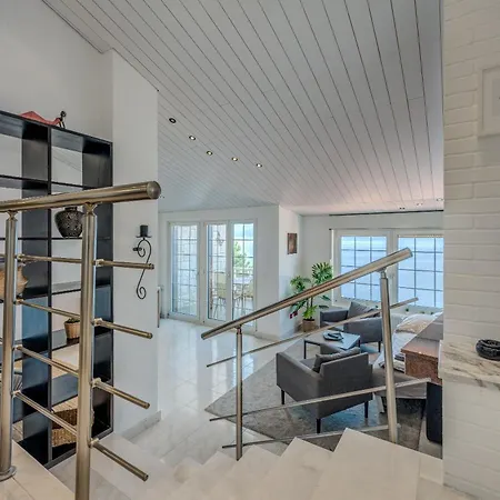 Luxury W Pool 3 Balconies Terrace & Sea View Apartment *
